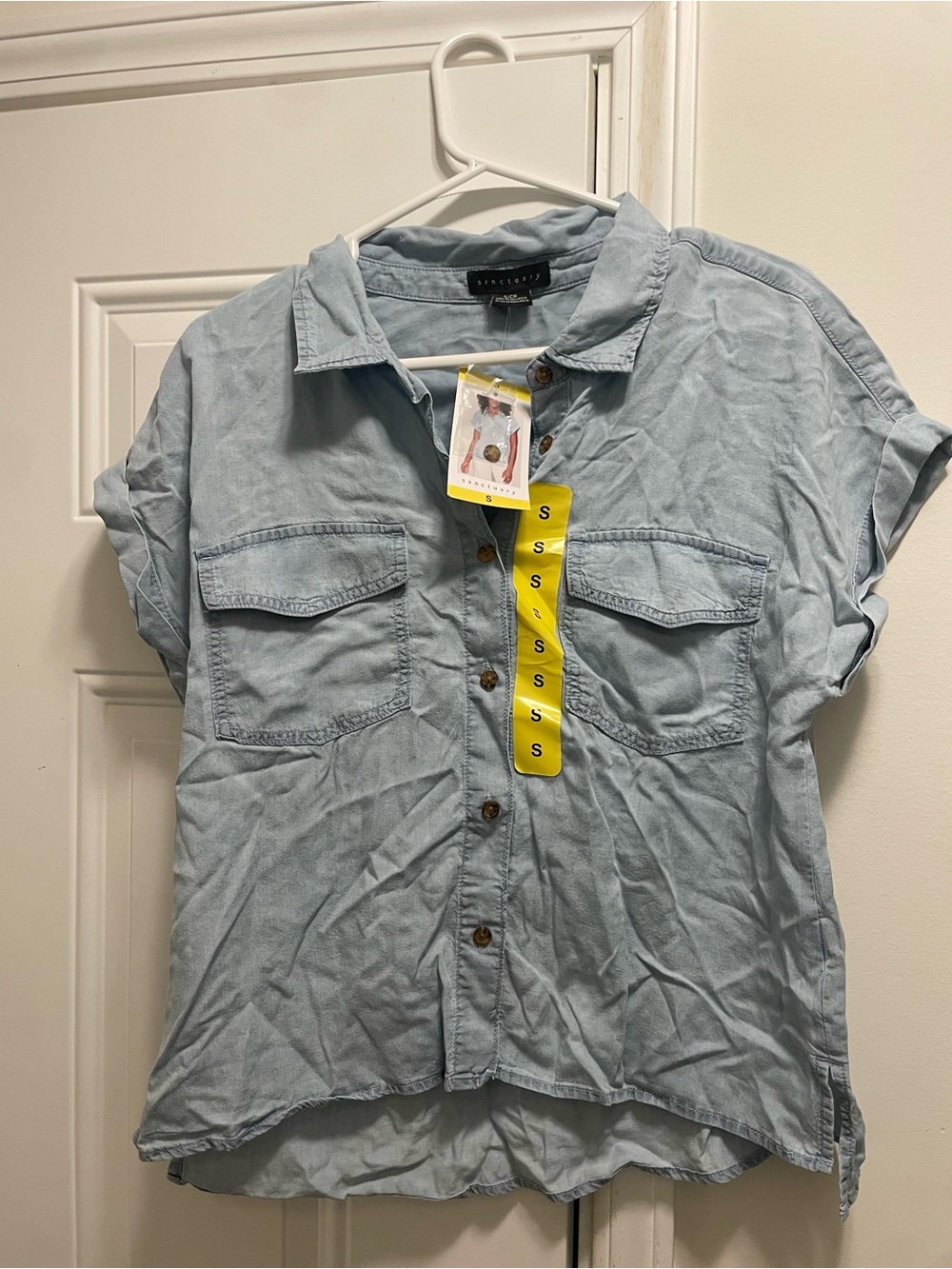 NWT - Sanctuary Womens Light Blue Denim-Style Short Sleeve Button Shirt